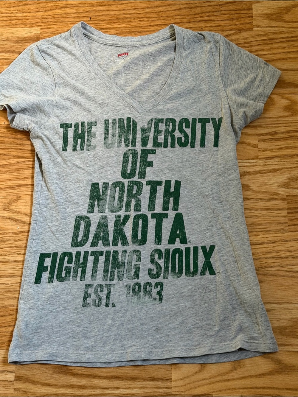 University of North Dakota Fighting Sioux V-Neck Tee Gray MediumVintageStyle UND